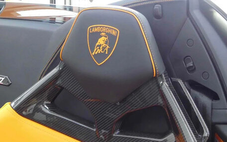 Lamborghini Huracán, 2023 год, 30 400 000 рублей, 14 фотография