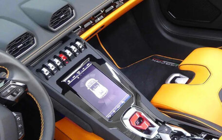 Lamborghini Huracán, 2023 год, 30 400 000 рублей, 12 фотография