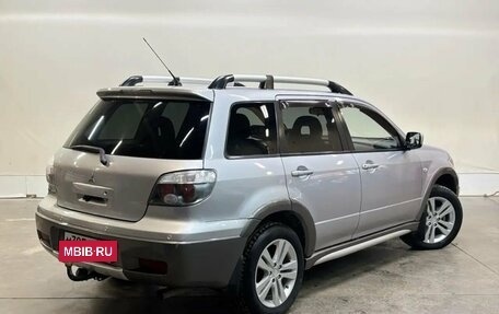 Mitsubishi Outlander III рестайлинг 3, 2004 год, 577 000 рублей, 2 фотография