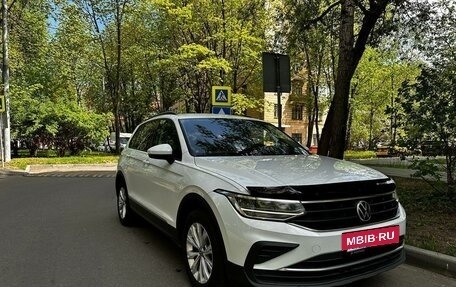 Volkswagen Tiguan II, 2021 год, 2 250 000 рублей, 2 фотография
