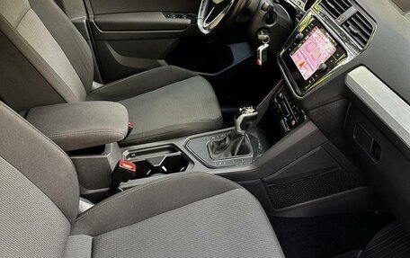 Volkswagen Tiguan II, 2021 год, 2 250 000 рублей, 14 фотография