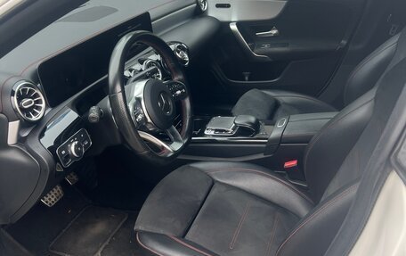 Mercedes-Benz CLA, 2019 год, 2 600 000 рублей, 3 фотография