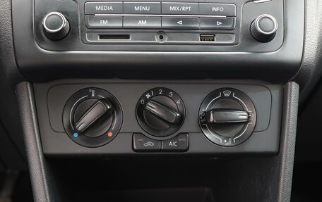 Volkswagen Polo VI (EU Market), 2015 год, 819 000 рублей, 19 фотография