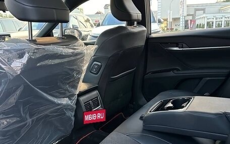 Toyota Camry, 2024 год, 3 710 000 рублей, 2 фотография