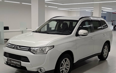 Mitsubishi Outlander III рестайлинг 3, 2013 год, 1 380 000 рублей, 5 фотография