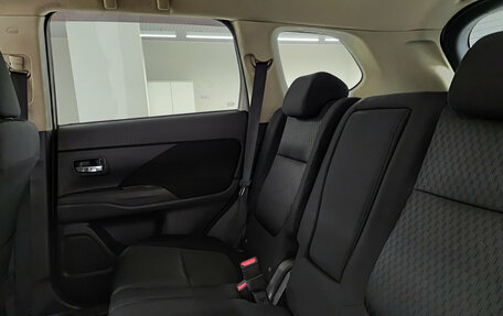 Mitsubishi Outlander III рестайлинг 3, 2013 год, 1 380 000 рублей, 16 фотография