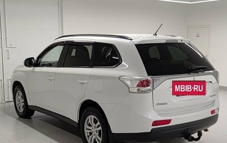 Mitsubishi Outlander III рестайлинг 3, 2013 год, 1 380 000 рублей, 11 фотография