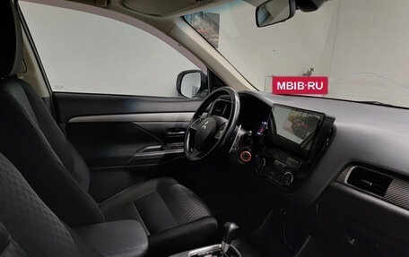 Mitsubishi Outlander III рестайлинг 3, 2013 год, 1 380 000 рублей, 15 фотография