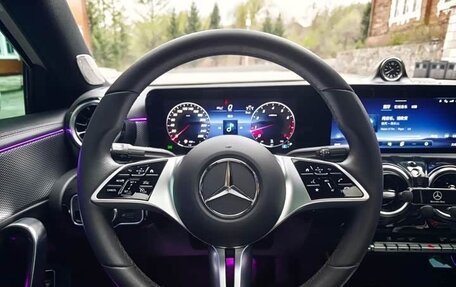 Mercedes-Benz A-Класс, 2023 год, 2 430 000 рублей, 9 фотография