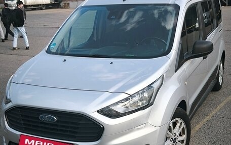 Ford Tourneo Connect II рестайлинг, 2020 год, 2 215 000 рублей, 2 фотография