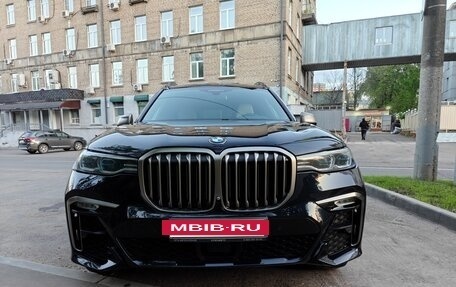BMW X7, 2019 год, 9 000 000 рублей, 2 фотография