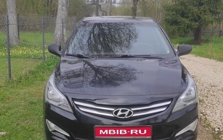 Hyundai Solaris II рестайлинг, 2015 год, 770 000 рублей, 1 фотография