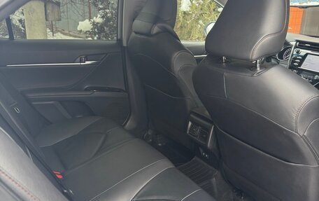 Toyota Camry, 2020 год, 2 700 000 рублей, 4 фотография