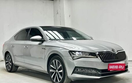 Skoda Superb III рестайлинг, 2022 год, 2 099 021 рублей, 3 фотография