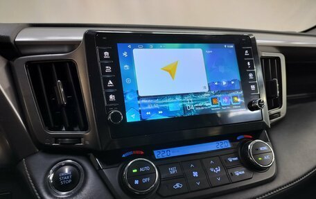 Toyota RAV4, 2018 год, 2 390 000 рублей, 13 фотография