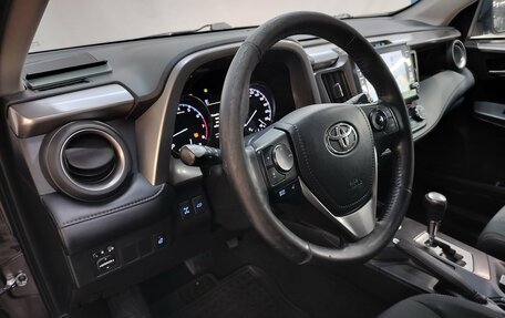 Toyota RAV4, 2018 год, 2 390 000 рублей, 10 фотография