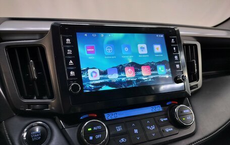 Toyota RAV4, 2018 год, 2 390 000 рублей, 15 фотография