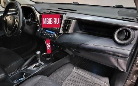 Toyota RAV4, 2018 год, 2 390 000 рублей, 11 фотография