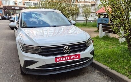 Volkswagen Tiguan II, 2021 год, 3 150 000 рублей, 2 фотография