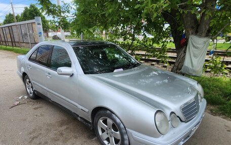 Mercedes-Benz E-Класс, 1999 год, 400 000 рублей, 2 фотография