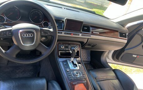 Audi A8, 2006 год, 990 000 рублей, 11 фотография