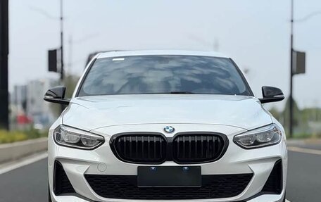 BMW 1 серия, 2023 год, 1 800 000 рублей, 5 фотография