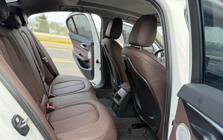 BMW 1 серия, 2023 год, 1 800 000 рублей, 9 фотография