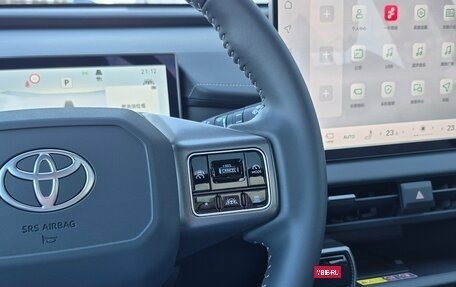 Toyota RAV4, 2026 год, 4 390 000 рублей, 24 фотография