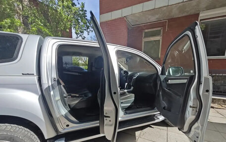 Isuzu D-Max II, 2018 год, 2 000 000 рублей, 5 фотография