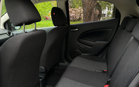 Mazda 2 III, 2011 год, 950 000 рублей, 10 фотография