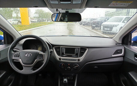 Hyundai Solaris II рестайлинг, 2017 год, 1 000 000 рублей, 18 фотография