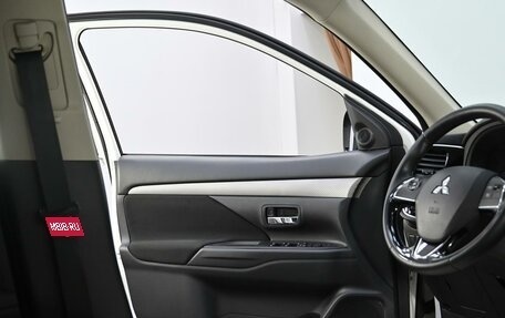 Mitsubishi Outlander III рестайлинг 3, 2016 год, 1 445 000 рублей, 12 фотография