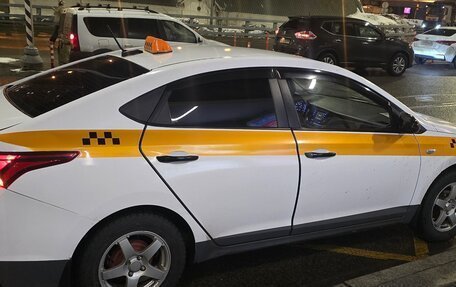 Hyundai Solaris II рестайлинг, 2017 год, 700 000 рублей, 16 фотография