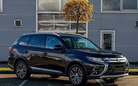 Mitsubishi Outlander III рестайлинг 3, 2018 год, 1 595 000 рублей, 3 фотография