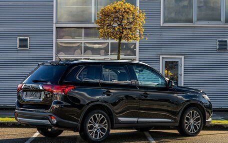 Mitsubishi Outlander III рестайлинг 3, 2018 год, 1 595 000 рублей, 6 фотография
