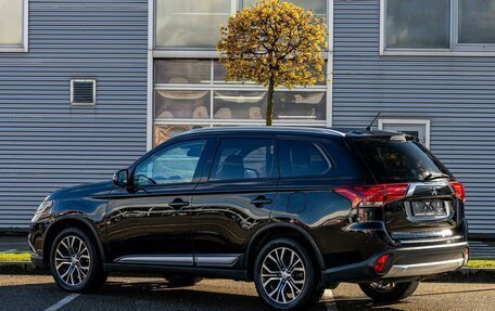 Mitsubishi Outlander III рестайлинг 3, 2018 год, 1 595 000 рублей, 4 фотография