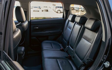 Mitsubishi Outlander III рестайлинг 3, 2018 год, 1 595 000 рублей, 17 фотография