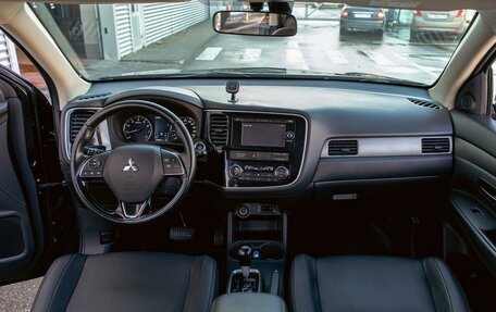 Mitsubishi Outlander III рестайлинг 3, 2018 год, 1 595 000 рублей, 16 фотография