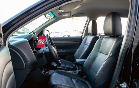 Mitsubishi Outlander III рестайлинг 3, 2018 год, 1 595 000 рублей, 11 фотография