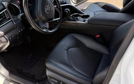 Toyota Camry, 2020 год, 3 050 000 рублей, 8 фотография