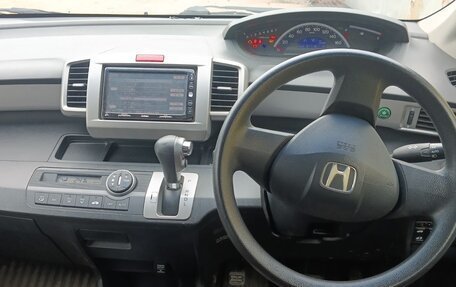 Honda Freed I, 2012 год, 750 000 рублей, 12 фотография