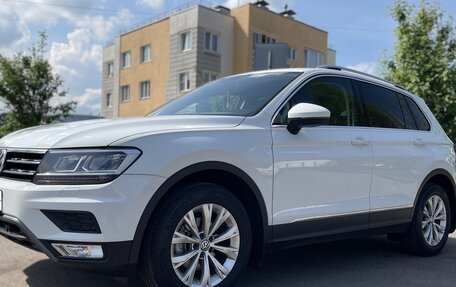 Volkswagen Tiguan II, 2018 год, 2 500 000 рублей, 3 фотография