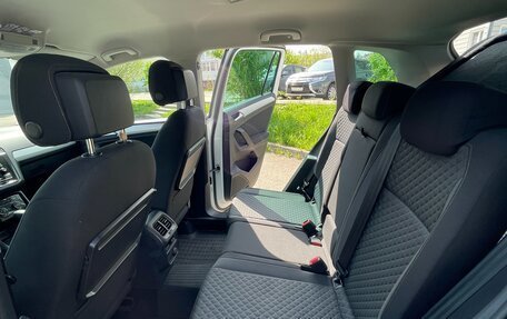 Volkswagen Tiguan II, 2018 год, 2 500 000 рублей, 13 фотография