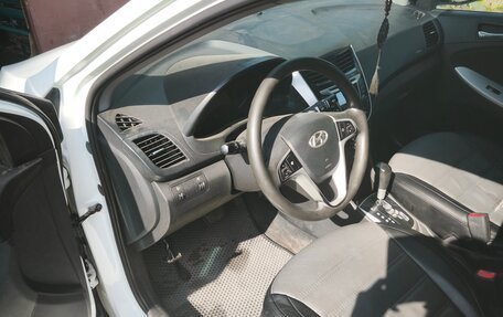 Hyundai Solaris II рестайлинг, 2012 год, 300 000 рублей, 3 фотография
