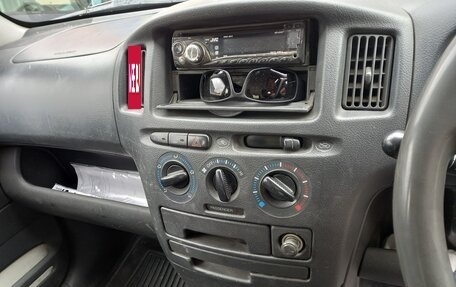 Toyota Probox I, 2004 год, 379 000 рублей, 13 фотография