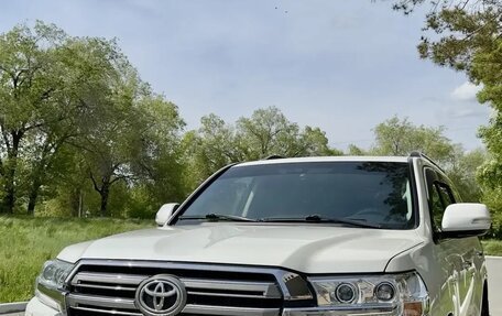 Toyota Land Cruiser 200, 2015 год, 6 390 000 рублей, 2 фотография