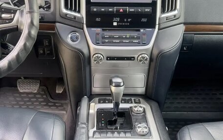 Toyota Land Cruiser 200, 2015 год, 6 390 000 рублей, 8 фотография
