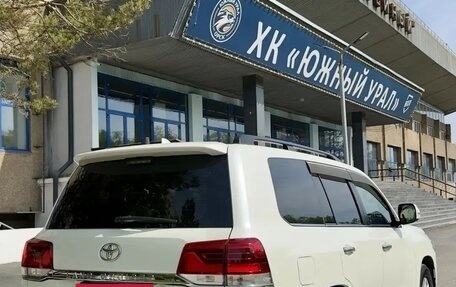 Toyota Land Cruiser 200, 2015 год, 6 390 000 рублей, 4 фотография
