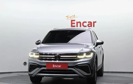 Volkswagen Tiguan II, 2022 год, 2 220 013 рублей, 2 фотография
