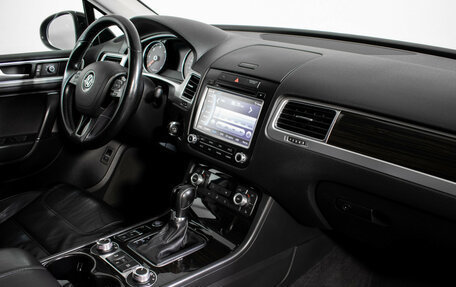Volkswagen Touareg III, 2015 год, 2 260 000 рублей, 10 фотография